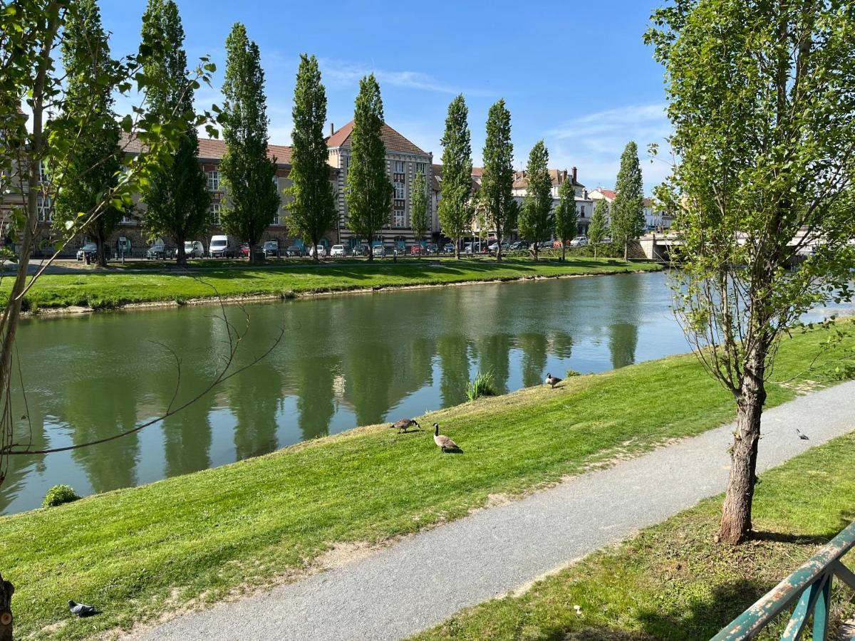 Le Voltaire Apartment Мелюн Екстериор снимка